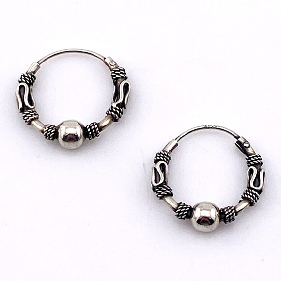Petite Sterling Silver Tribal Hoops Earrings Thailand Fine Workmanship c 1990s - Picture 1 of 7